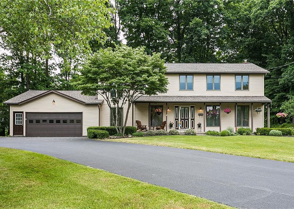 1st image of 4 Melissa Ln