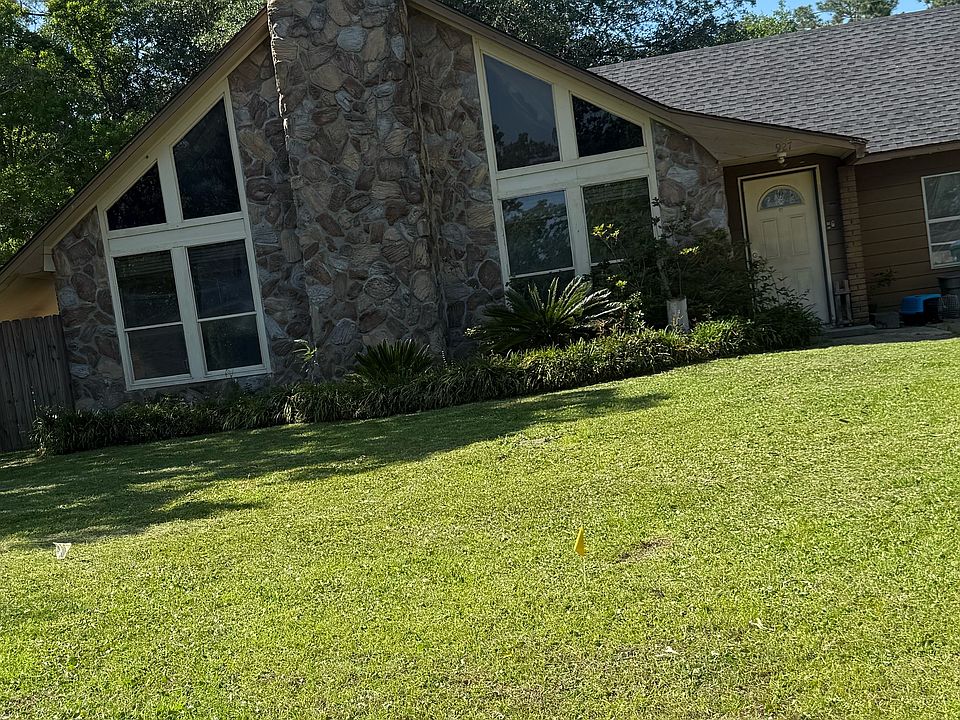 1st image of 927 Sweetgum Dr