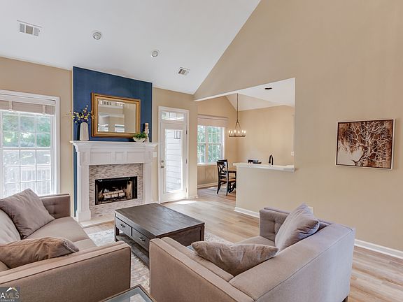 4th image of 2515 Chandler Grove Dr