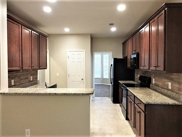 245 Old Savannah Dr — Photo 3