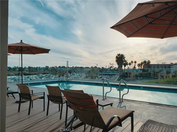 305 N Sand Piper Dr #207, Long Beach, CA 90803