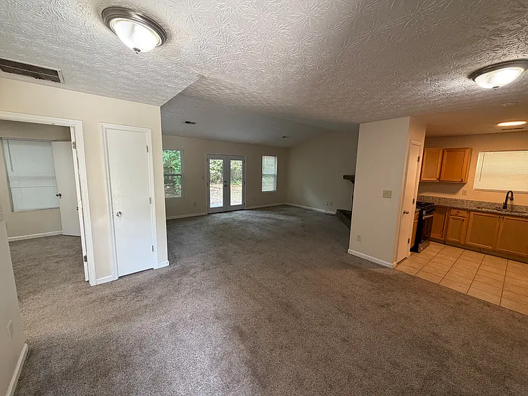 5160 Scarbrough Ln — Photo 2