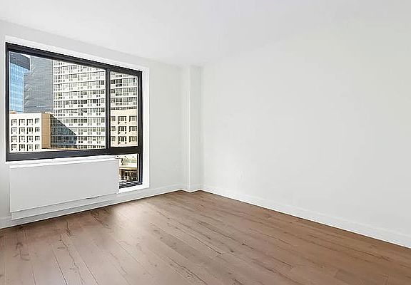 4th image of 25-21 43rd Ave Penthouse 5