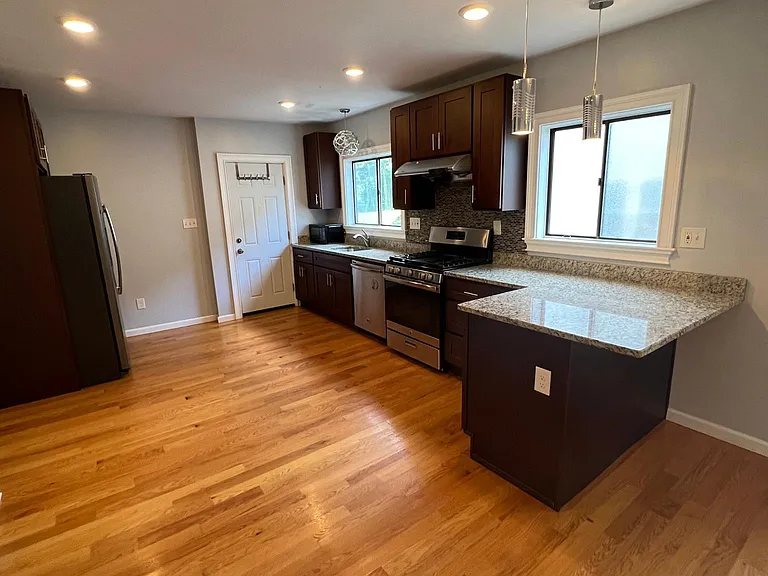 102-104 Varnum St #1 — Photo 3