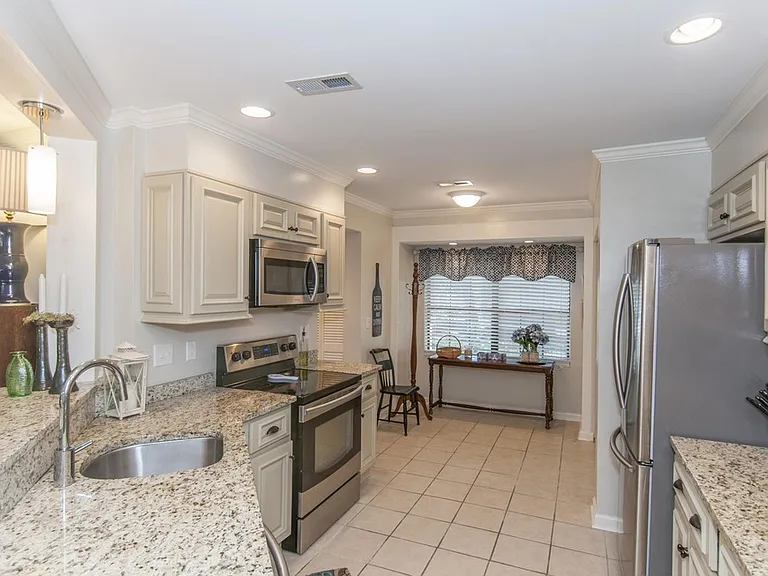 1812 Belle Chez — Photo 4