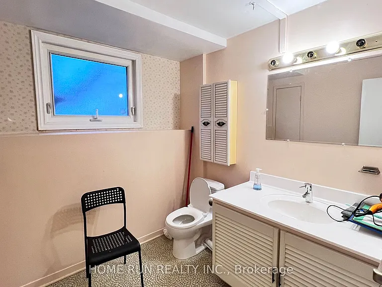 960 Cahill Dr W — Photo 11
