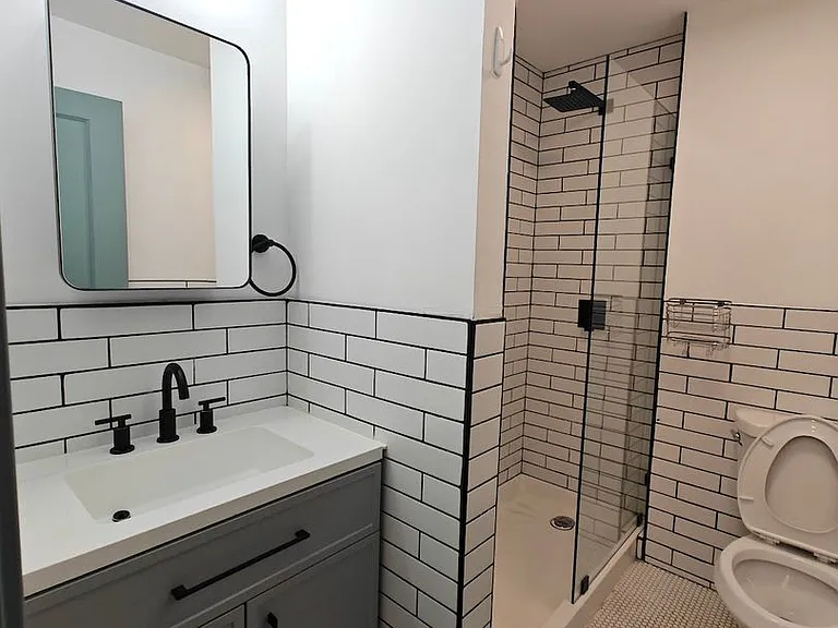 1833 W 21st St — Photo 15