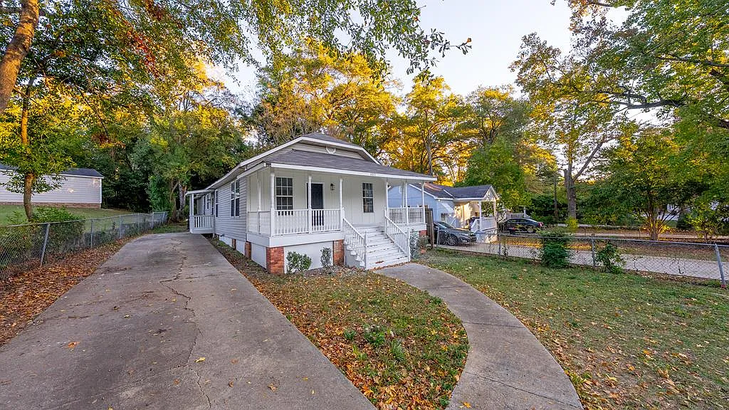 2021 Elgin Dr photo 1