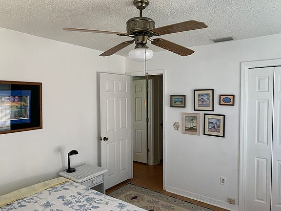 3rd image of 10 Flagler Dr #B