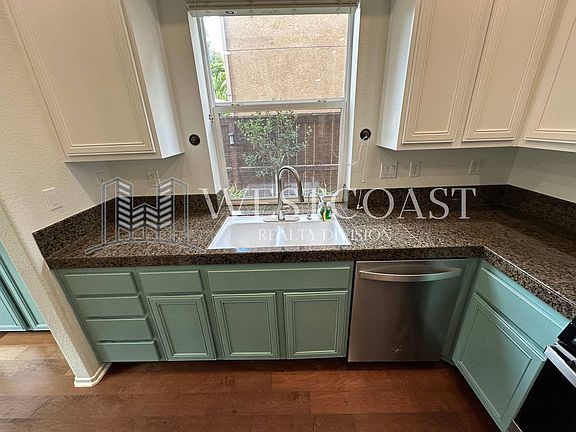 4th image of 820 Silver Dr