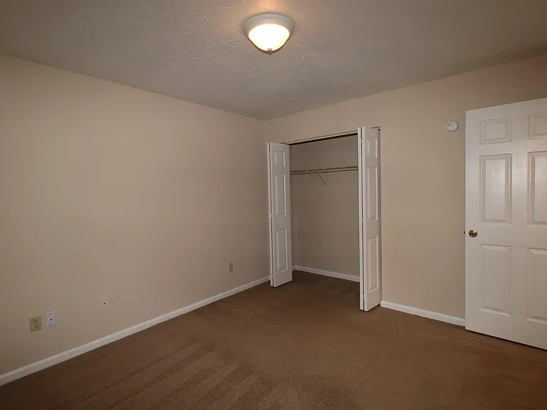 238 Lakeview Dr — Photo 11