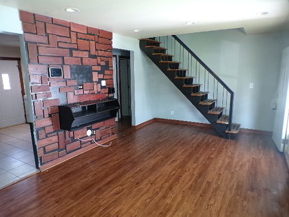 5th image of 4047 Powell Ave