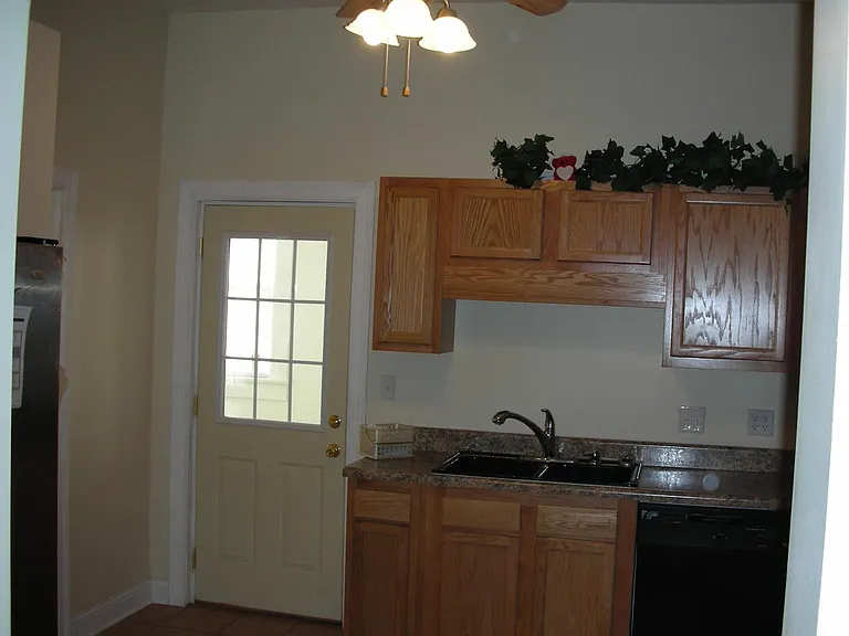 102 N State Ave — Photo 15