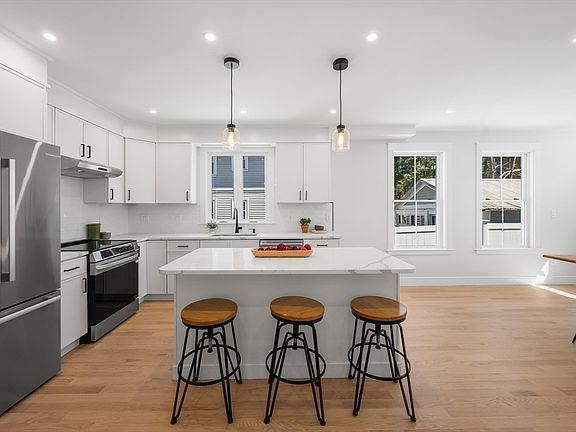 2nd image of 16 Burton St #16