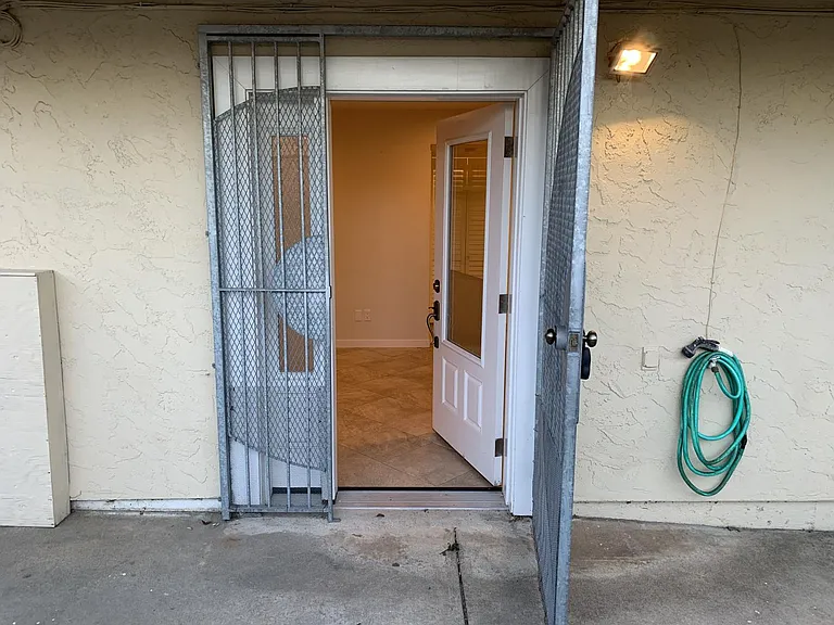57 Lycett Cir #A — Photo 11