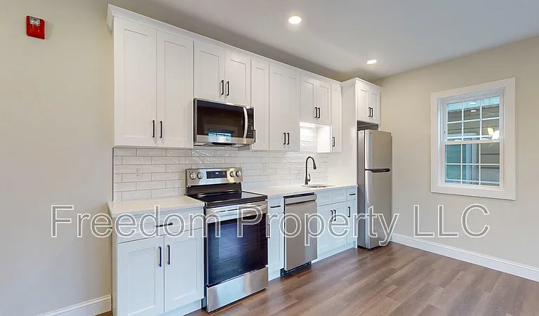 130 Center St #2 — Photo 2