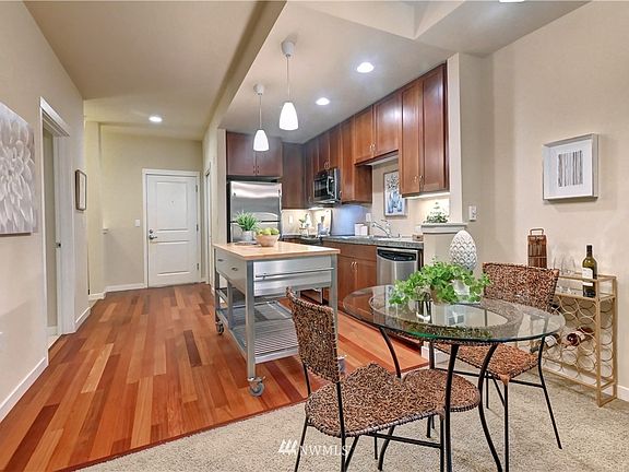5th image of 16141 Cleveland St Unit 301
