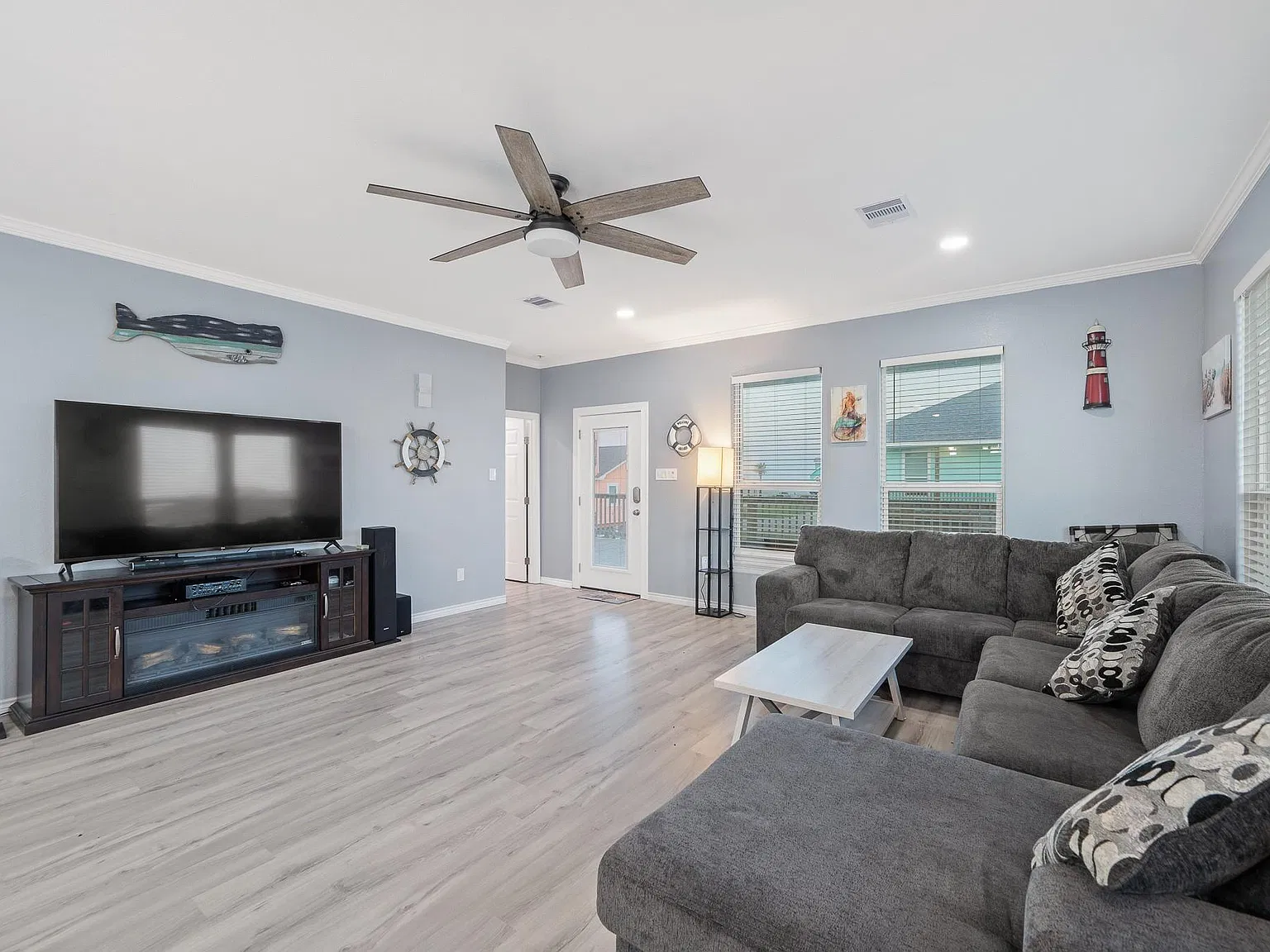 3 bed, 2.0 bath, 1470 sqft, $3,500 — Photo 4