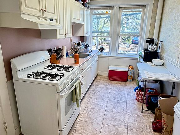 2nd image of 59 Manchester Rd APT 2