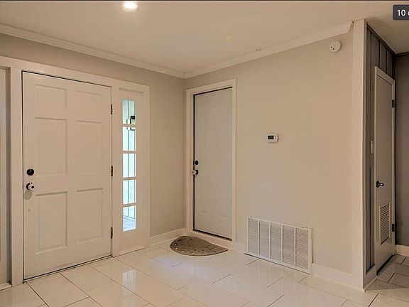 4th image of 702 Vanguard St