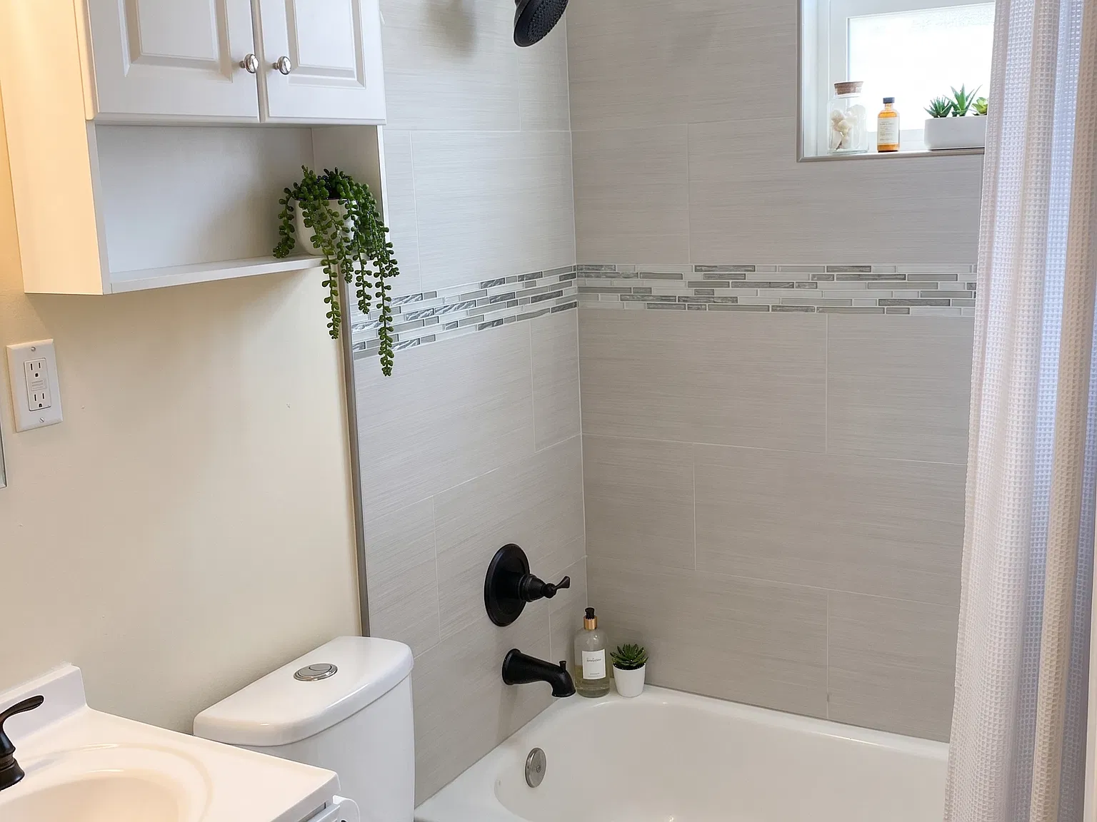 3 bed, 1080 sqft, $4,800 — Photo 3