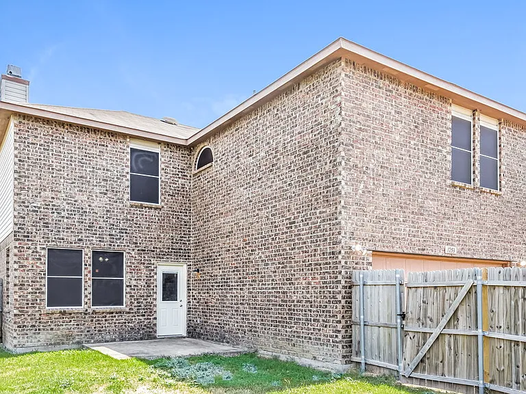 1253 Spring Water Dr — Photo 17