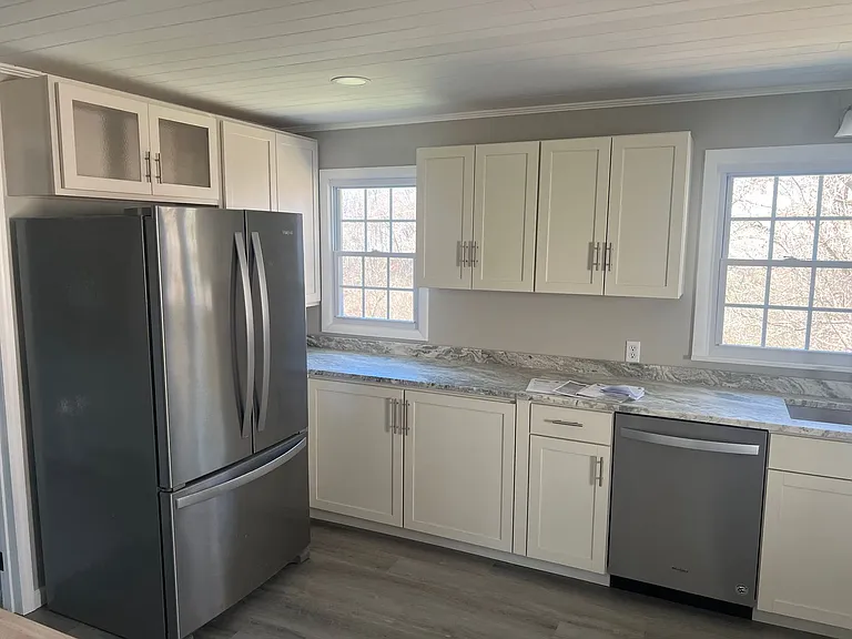 2751 Everett St — Photo 21