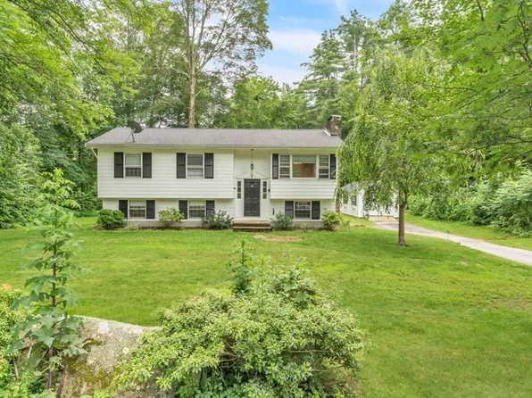 8 North Dr, Sturbridge, MA 01518