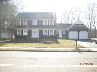 57 Hidden Lake Dr, North Brunswick, NJ 08902