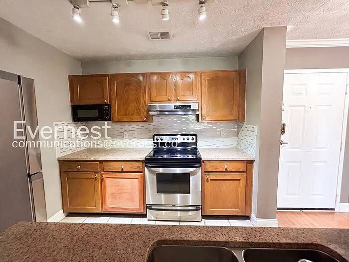 1 bed, 1.0 bath, 840 sqft, $1,450 — Photo 3