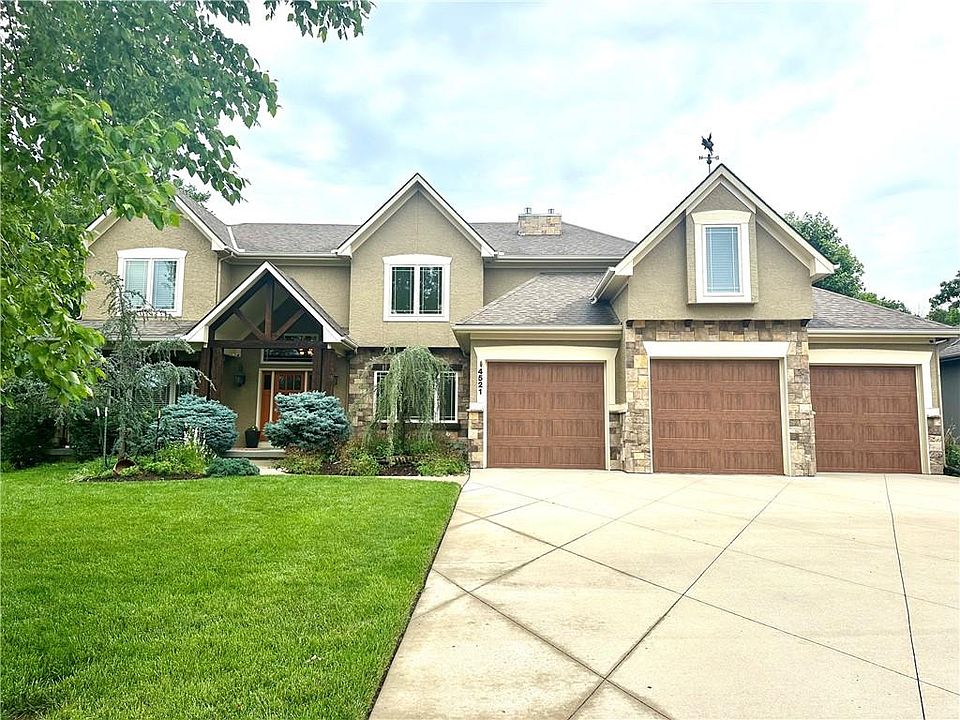1st image of 4521 NE Hideaway Hill Cir