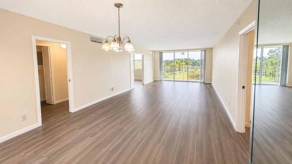 3520 Oaks Way #402, photo 2