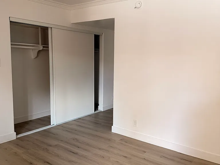 8512 Balboa Blvd #11 — Photo 12