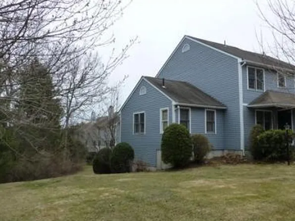 109 Laurelwood Dr, Hopedale, MA 01747