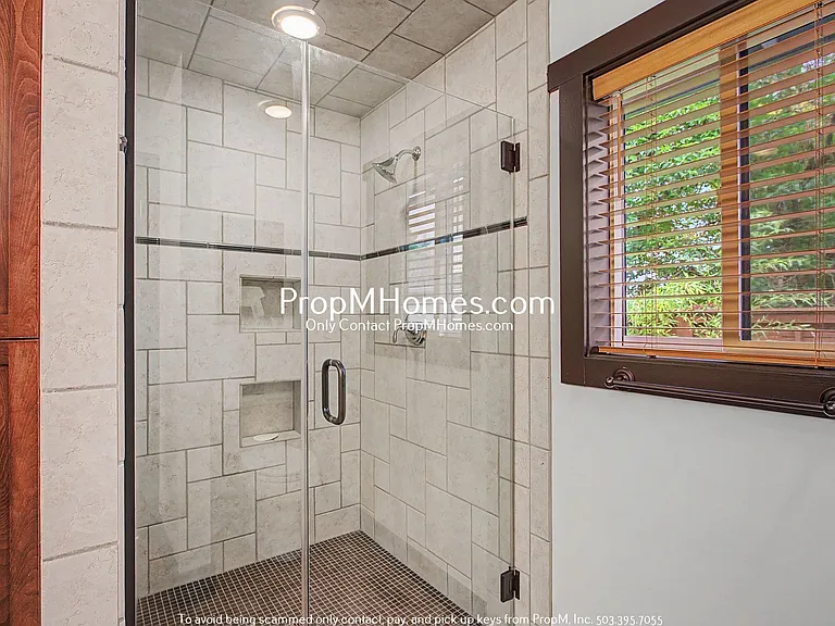 1112 Erickson St — Photo 15