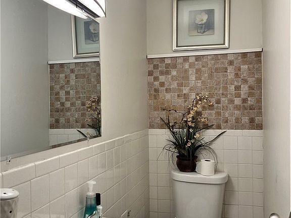 4th image of 223-225 Edgewood Ave