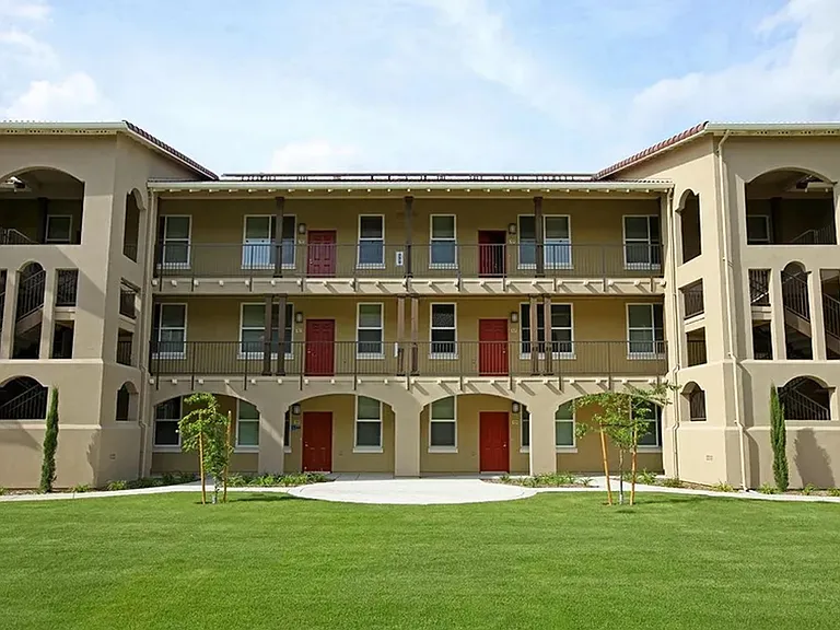 Parc Grove Commons — Photo 6