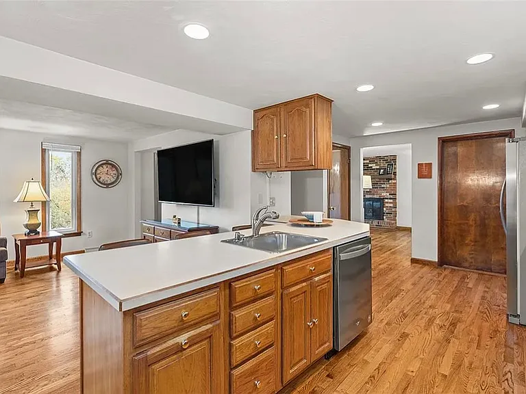 5895 Glen Hill Dr — Photo 8