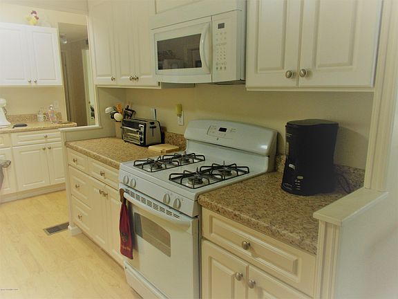 3rd image of 513 Sea Gull Dr