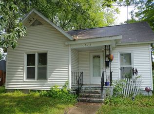 817 E Lafayette St, Rushville, IL 62681