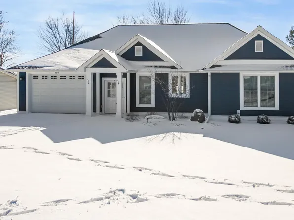 430 Birch St, Breckenridge, MI 48615