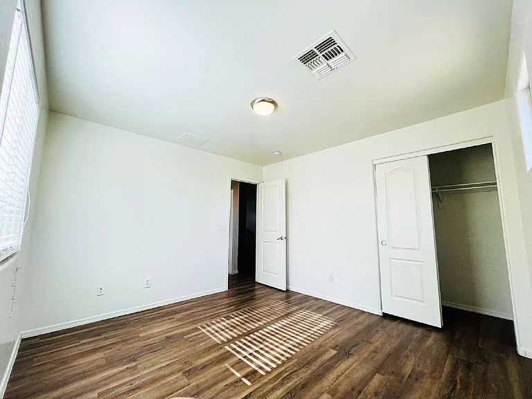 7216 N 72nd Dr — Photo 36