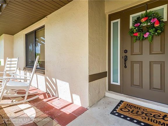 4th image of 425 NW 43rd Way