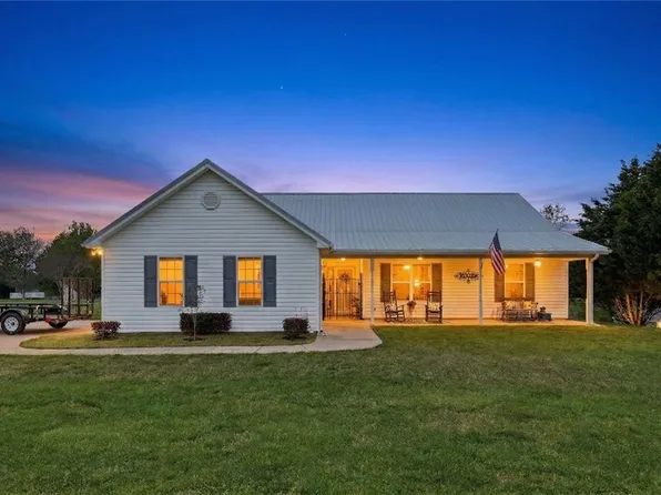 190 Bridgewater Dr, Mount Airy, GA 30563