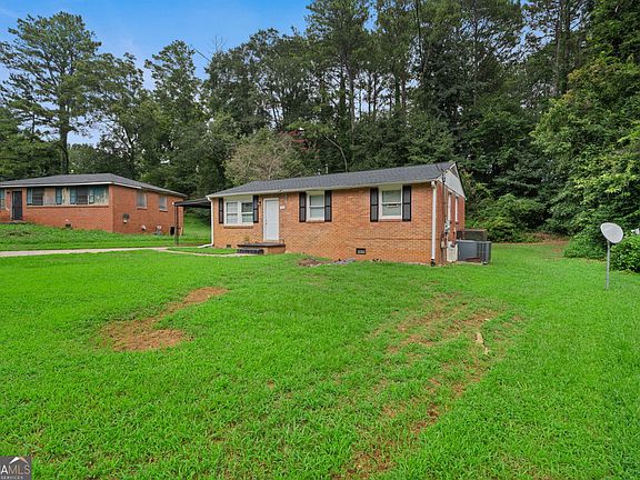 3rd image of 376 Cologne Dr SE