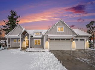 14833 Pinehill Ct, Holland, MI 49424
