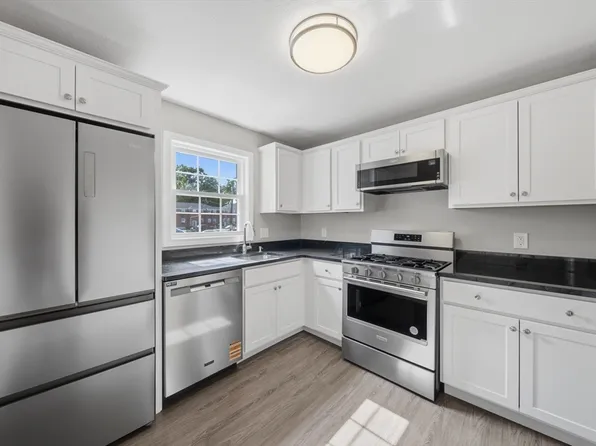 1582 Memorial Ave APT 1B, West Springfield, MA 01089