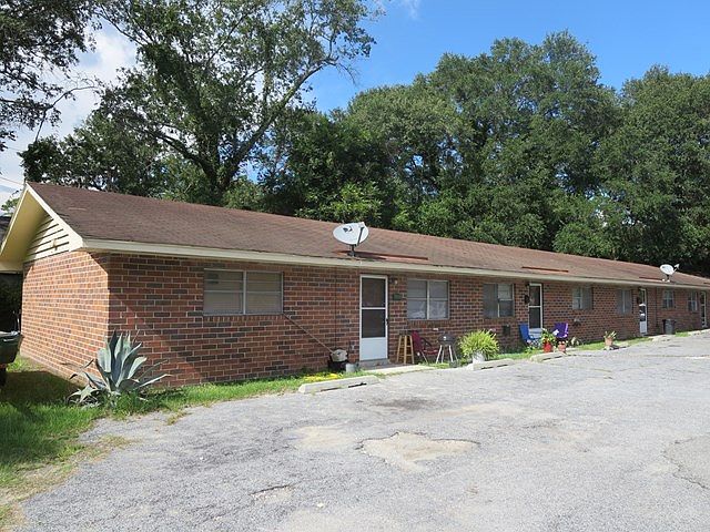 1st image of 400 E Magnolia St