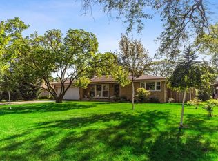 741 Surrey Ln, Glenview, IL 60025