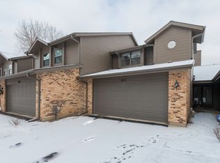 8037 Wildwood Ln #4-4B, Darien, IL 60561